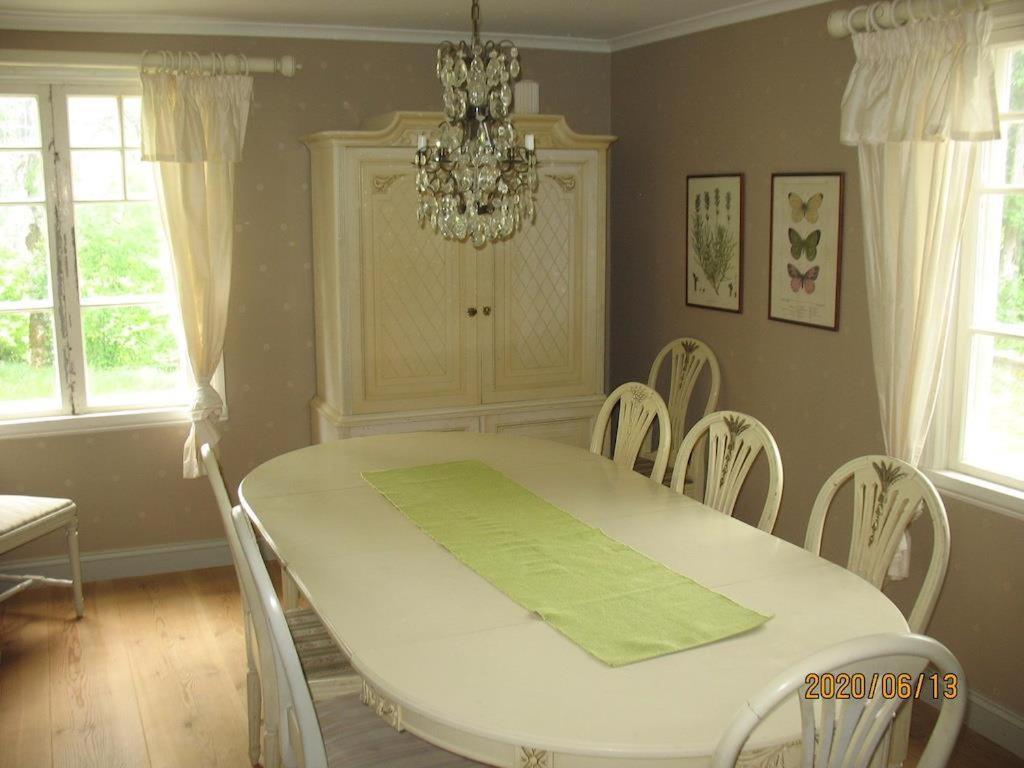 Amazing Home In Mellerud With 4 Bedrooms And Wifi 外观 照片